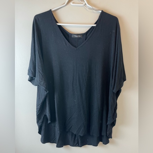 Theo & B V-Neck Black Tee with Vented Back, Size 1X - Picture 1 of 4